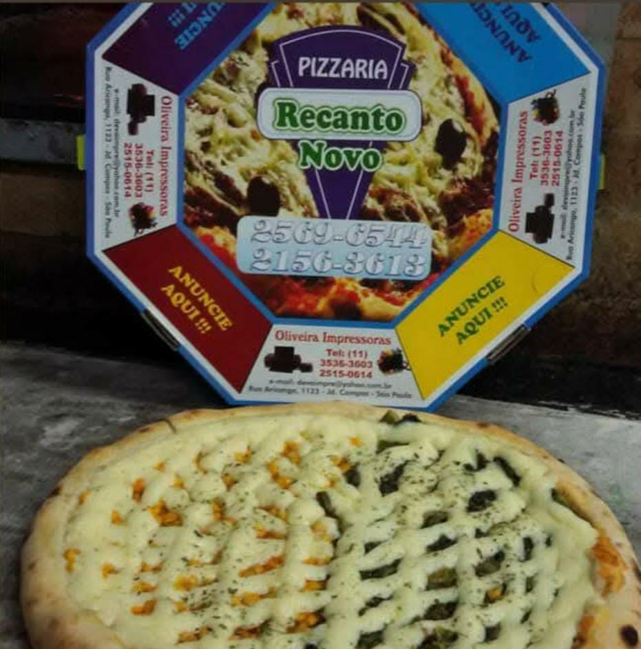 Pizza feita no forno a lenha da Pizzaria Recanto Novo