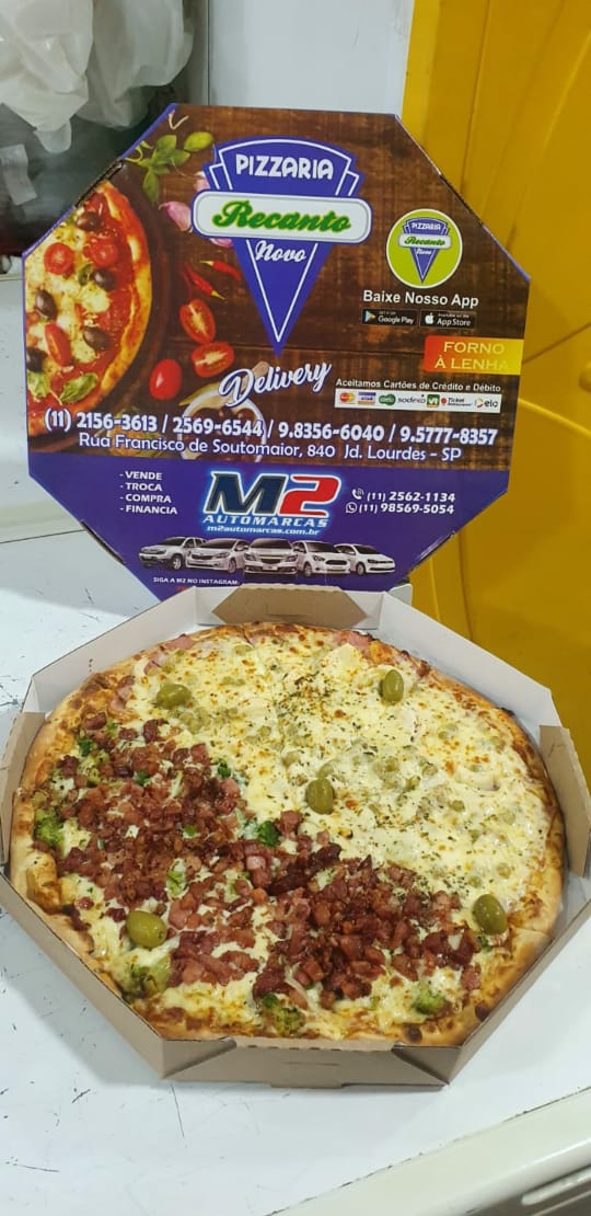 Pizza com muito recheio da Pizzaria Recanto Novo