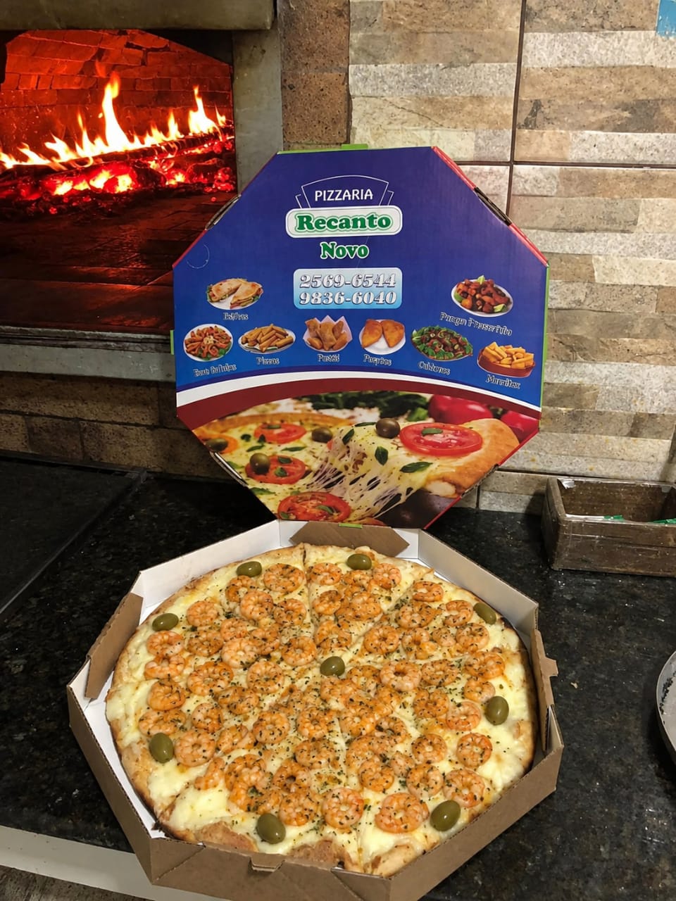 Pizza grande da Pizzaria Recanto Novo, Zona Leste de São Paulo
